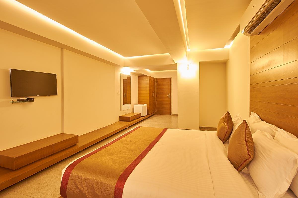 7 Wonders Hotel Gandhinagar Exterior photo