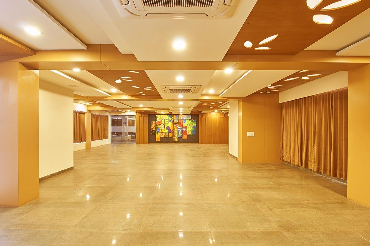 7 Wonders Hotel Gandhinagar Exterior photo